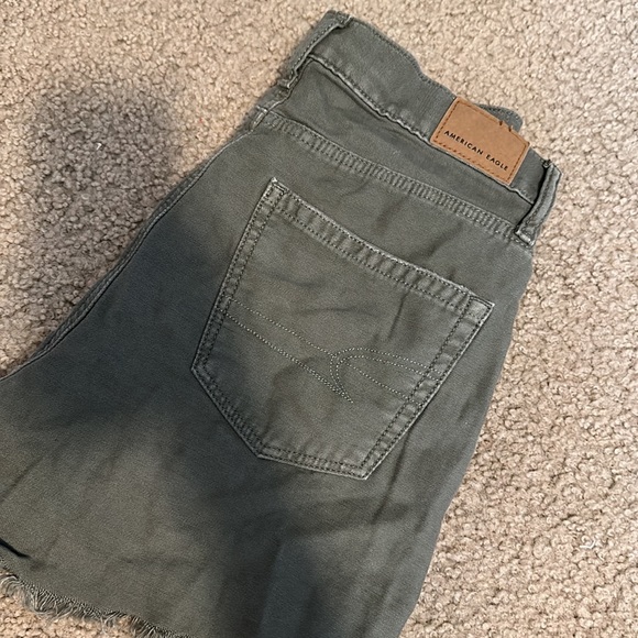 American eagle highest rise mom short size 0 in Olive - Picture 2 of 4
